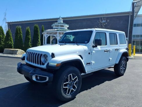 Used 2026 Jeep Wrangler Unlimited Sahara w/ Dual Top Group AWD/4WD image 2