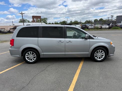 Used 2018 Dodge Grand Caravan SXT FWD image 6