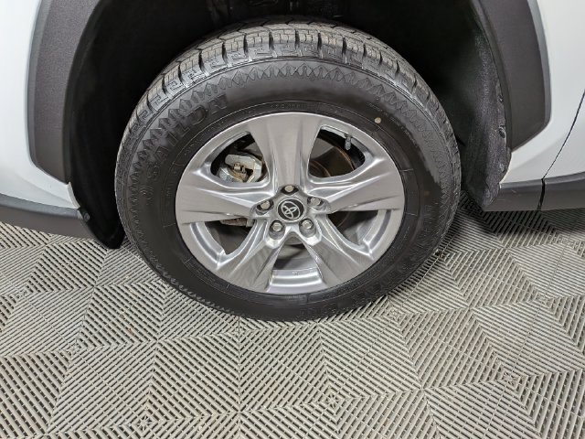 Used 2025 Toyota RAV4 XLE FWD image 32