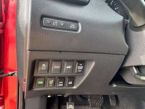 Used 2016 Nissan Rogue SV w/ SV Premium Package image 17