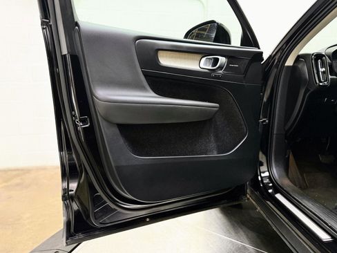 Used 2019 Volvo XC40 T5 Inscription image 12