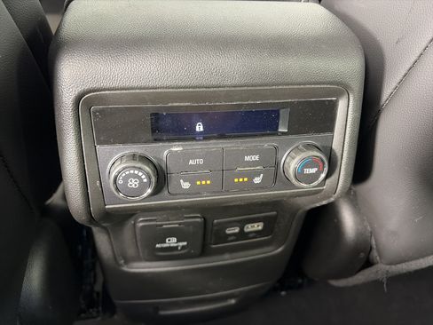 Used 2023 GMC Acadia SLT w/ Technology Package AWD/4WD image 20