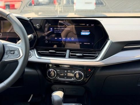 Used 2026 Chevrolet Trax ACTIV w/ Sunroof Package FWD image 23