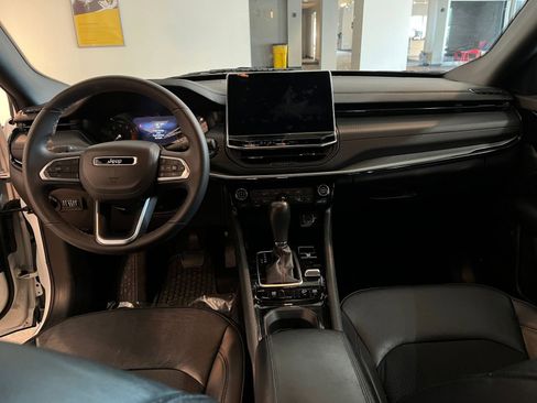 Used 2025 Jeep Compass Trailhawk AWD/4WD image 33