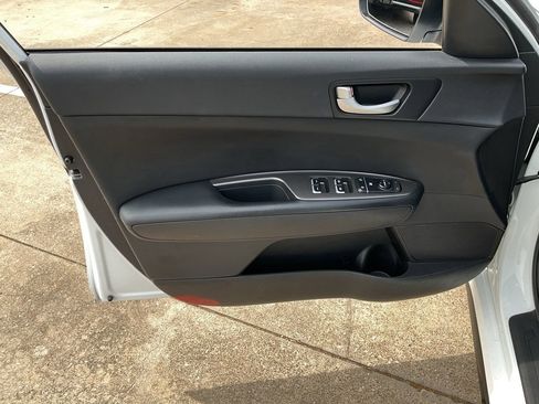 Used 2019 Kia Optima S image 12