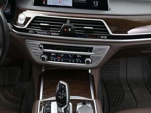 Used 2020 BMW 750i xDrive image 15