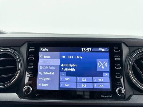 Used 2020 Toyota Tacoma TRD Sport w/ Technology Package AWD/4WD image 17