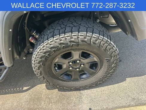 Used 2023 Jeep Gladiator Mojave AWD/4WD image 9