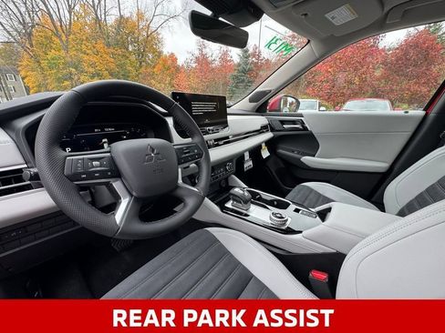 Used 2025 Mitsubishi Outlander SE AWD/4WD image 12