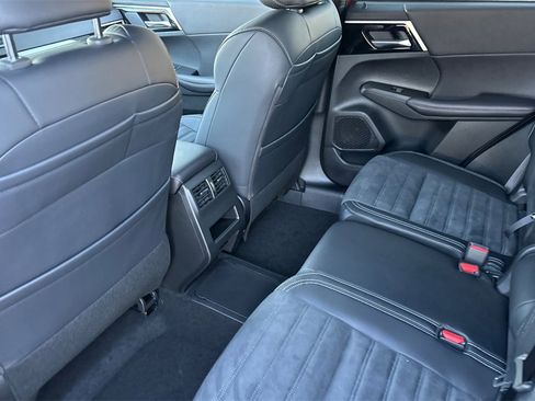 New 2025 Mitsubishi Outlander SE image 13