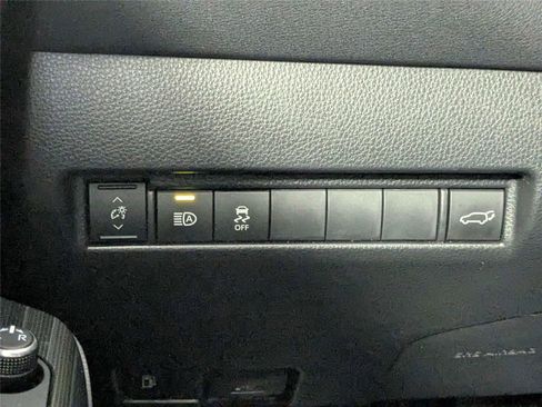 Certified 2024 Toyota Venza XLE AWD/4WD image 40