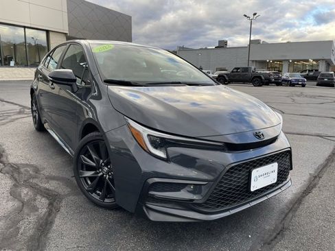 Used 2023 Toyota Corolla SE image 3