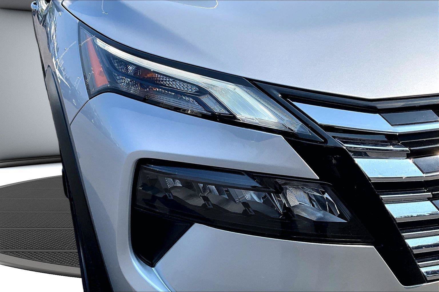 Used 2025 Nissan Rogue SV AWD/4WD image 33