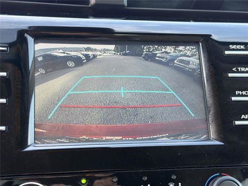 Used 2018 Toyota Camry LE FWD image 27