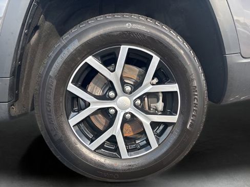 Used 2024 Jeep Grand Cherokee L Limited w/ Luxury Tech Group II image 42