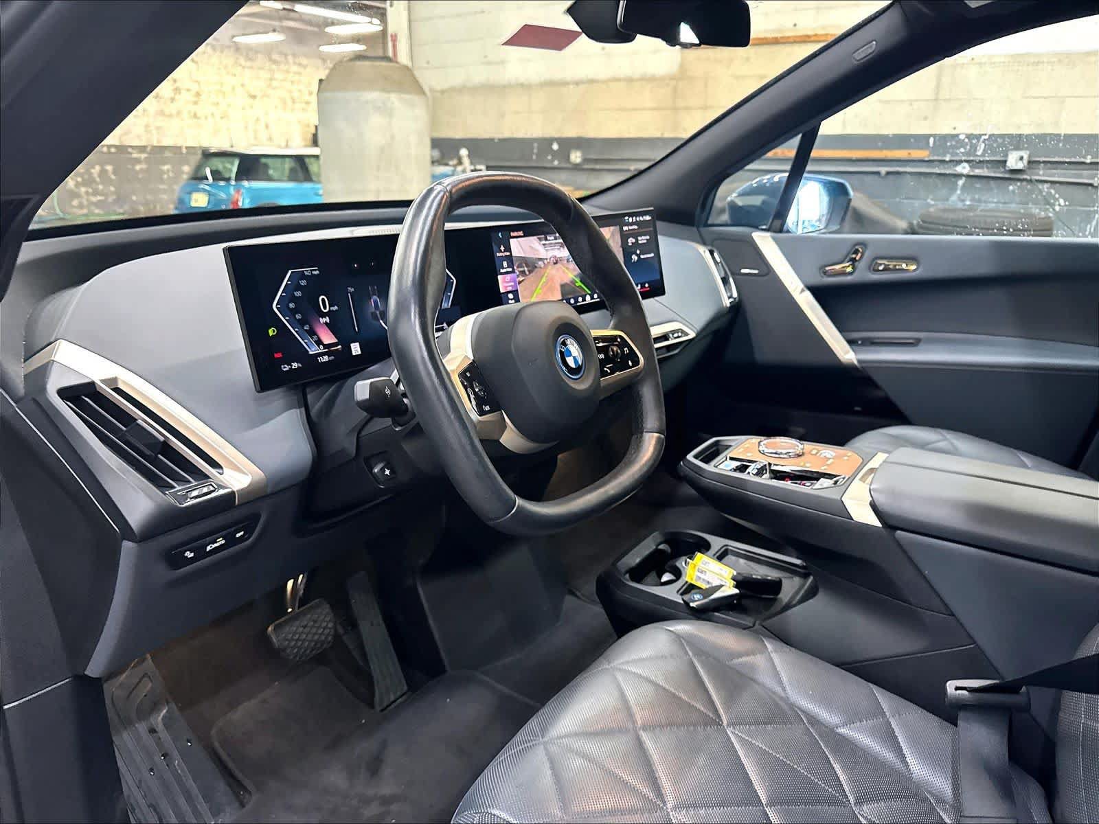 Used 2024 BMW iX xDrive50 w/ Premium Package AWD/4WD image 16