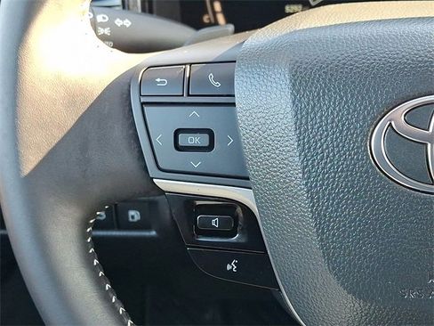 Certified 2025 Toyota Camry SE image 21