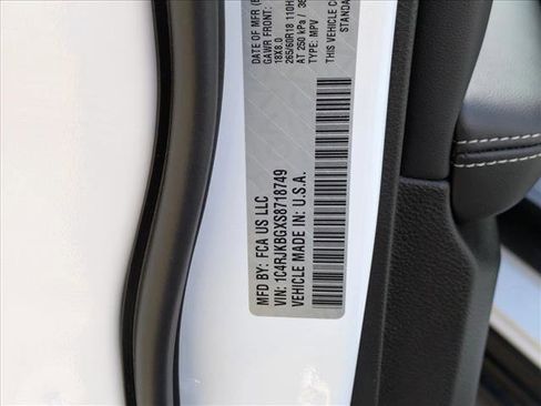 Used 2025 Jeep Grand Cherokee L Limited image 25