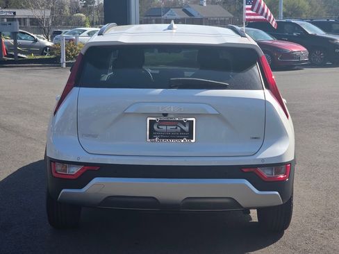 Used 2023 Kia Niro EX FWD image 5