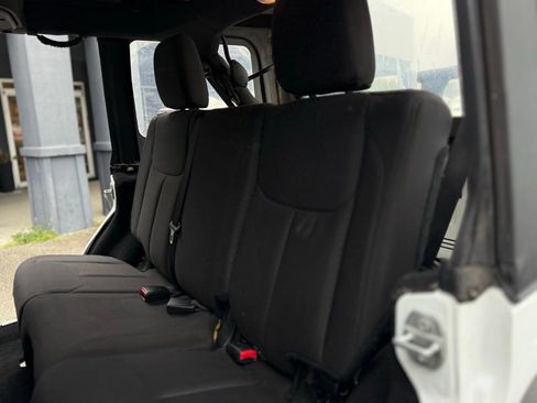 Used 2016 Jeep Wrangler Unlimited Sport w/ Connectivity Group image 28