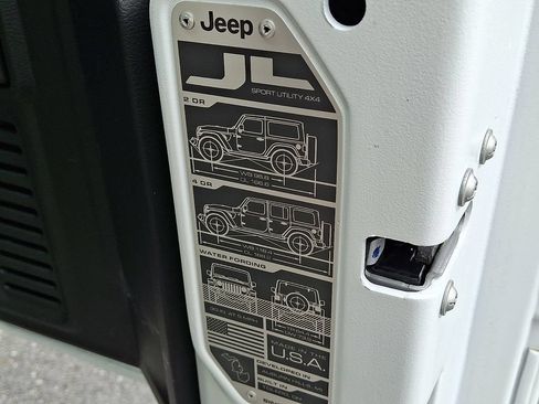 Used 2021 Jeep Wrangler Unlimited Sport AWD/4WD image 28