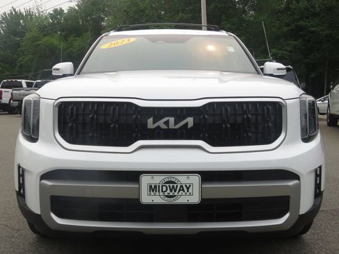 Used 2023 Kia Telluride EX w/ EX Captain's Chair Package AWD/4WD image 2
