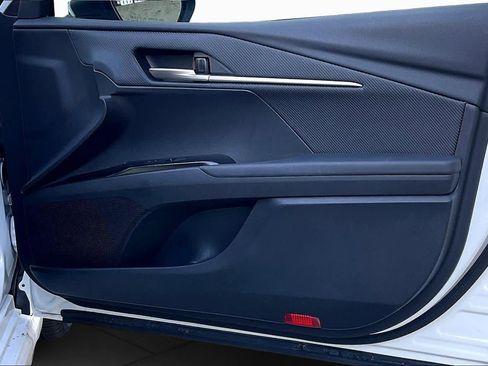 Used 2025 Toyota Camry SE image 21