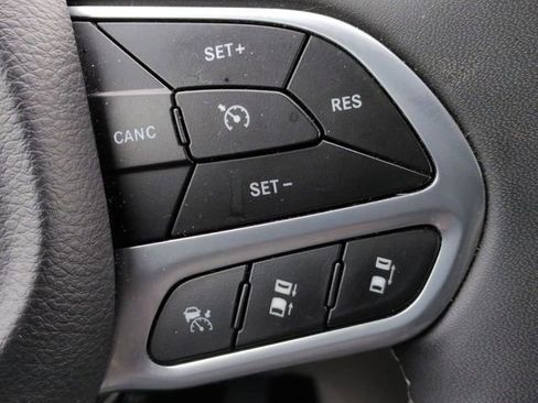 Used 2024 Chrysler Pacifica Touring-L image 19