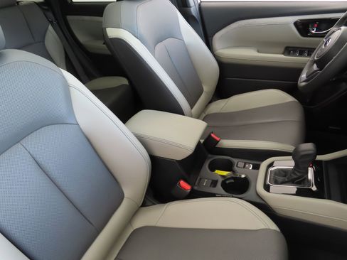 Used 2025 Subaru Forester Limited image 29