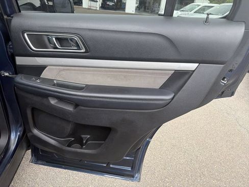 Used 2017 Ford Explorer XLT w/ Equipment Group 202A AWD/4WD image 16