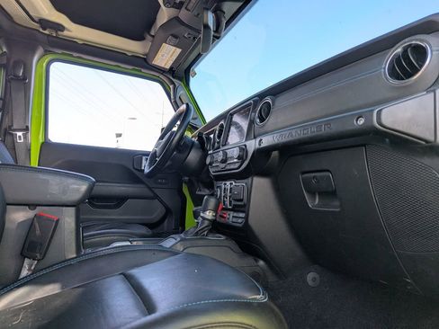 Used 2021 Jeep Wrangler Unlimited Rubicon 4xe w/ Cold Weather Group AWD/4WD image 33