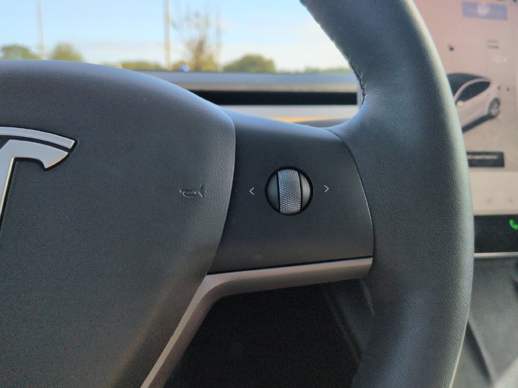 Used 2024 Tesla Model Y Long Range RWD image 41