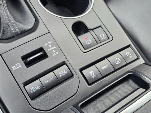 Used 2022 Toyota Highlander XLE image 22