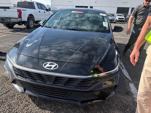 Used 2025 Hyundai Elantra Sport FWD image 3