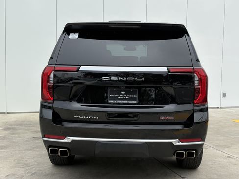 Used 2025 GMC Yukon XL Denali AWD/4WD image 8