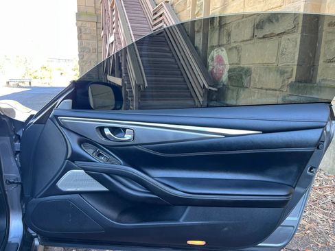 Used 2018 INFINITI Q60 3.0t Luxe RWD image 19