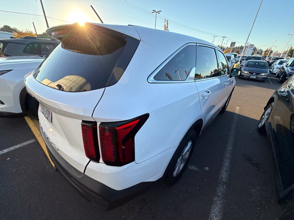 Used 2021 Kia Sorento LX FWD image 5
