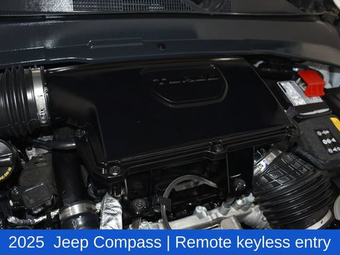 Used 2025 Jeep Compass Trailhawk AWD/4WD image 7