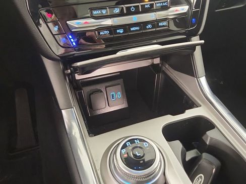 Used 2022 Ford Explorer Limited w/ Equipment Group 301A AWD/4WD image 19