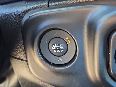 Used 2022 Jeep Gladiator Sport image 29