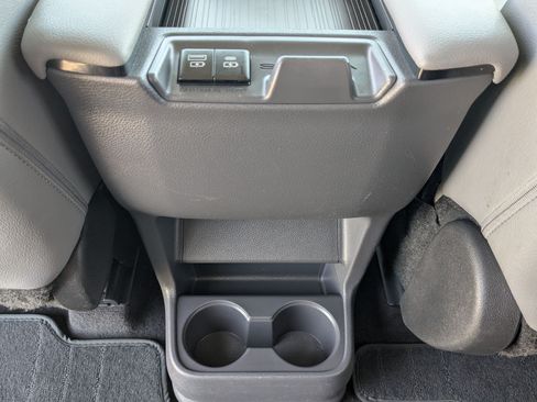 Used 2024 Toyota Sienna XLE FWD image 33