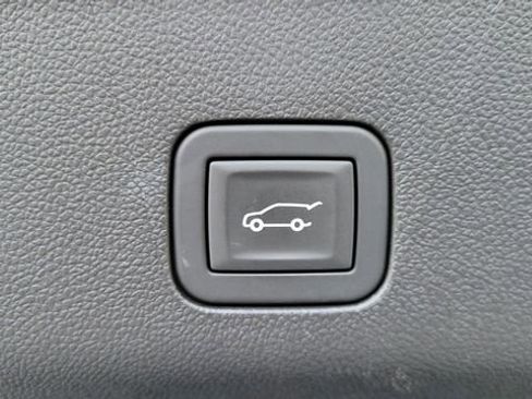 Used 2025 Chevrolet Suburban Premier image 30