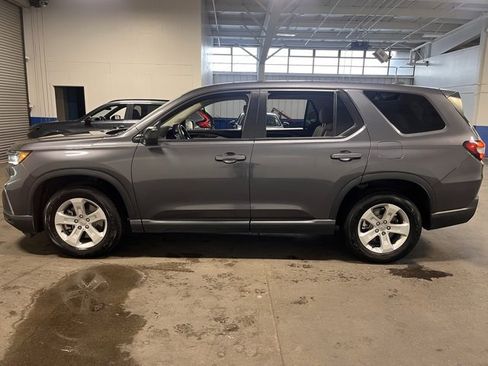 Used 2023 Honda Pilot LX image 6