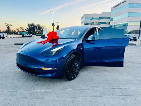 Used 2023 Tesla Model Y Performance image 31