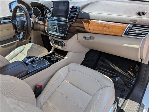 Used 2018 Mercedes-Benz GLS 550 4MATIC image 23