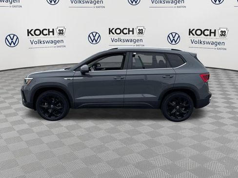 Used 2022 Volkswagen Taos SE w/ Driver Assistance Package AWD/4WD image 4