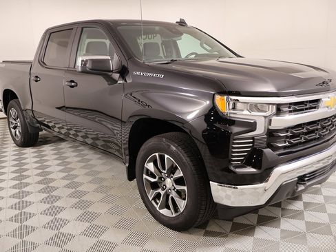 Used 2022 Chevrolet Silverado 1500 LT image 1