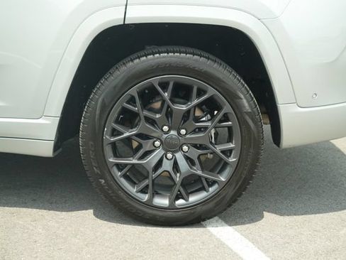 Used 2023 Jeep Grand Cherokee Summit AWD/4WD image 49