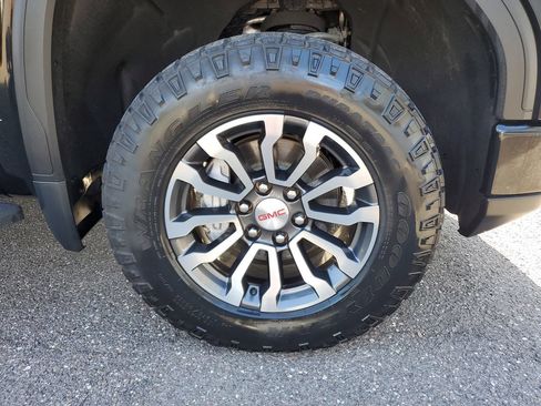 Used 2023 GMC Sierra 1500 AT4 w/ AT4 Premium Package AWD/4WD image 5