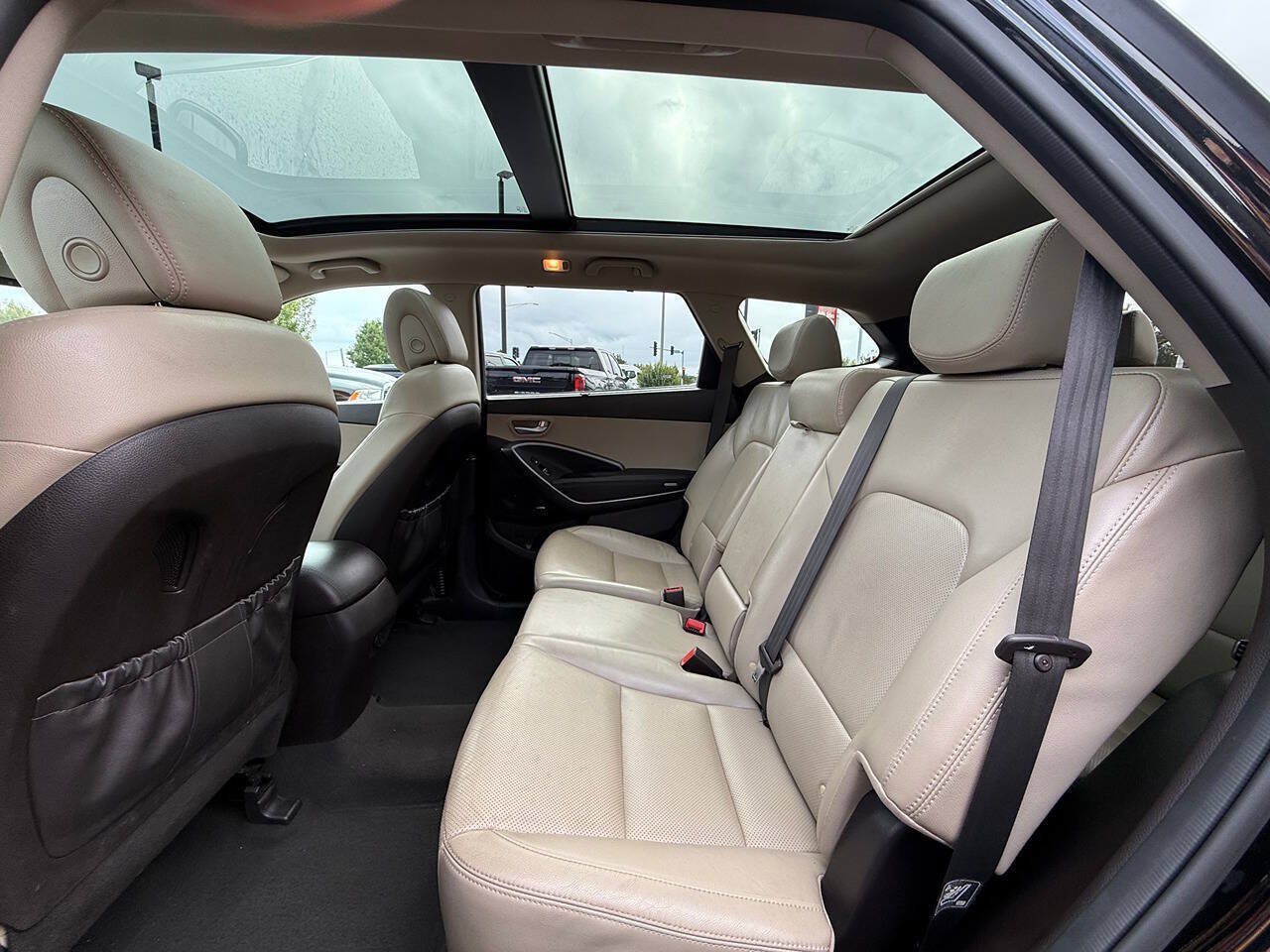 Used 2017 Hyundai Santa Fe FWD image 19